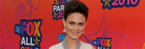 emily deschanel ass|BONES: Emily Deschanel Talks Directing, Kicking Butt and。